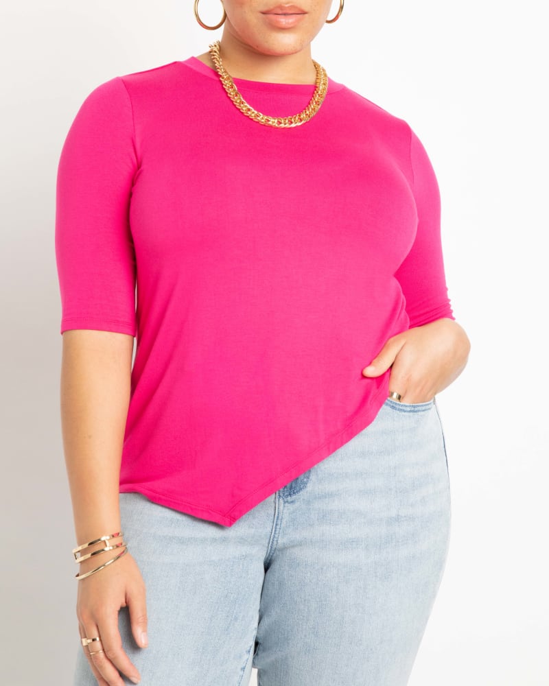 Front of a model wearing a size 14|16 Asymmetrical Hem Elbow Sleeve Tee in Pink by ELOQUII. | dia_product_style_image_id:290249